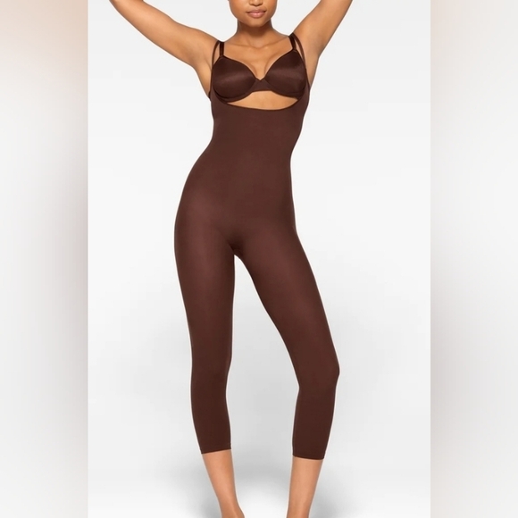 Skims Everyday Sculpt OPEN BUST CATSUIT in Cocoa - Picture 1 of 8